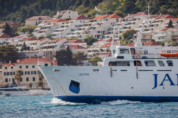 Split: Arhivske fotografije trajekta Lastovo čija je rampa usmrtila mornare u Malom Losšnju