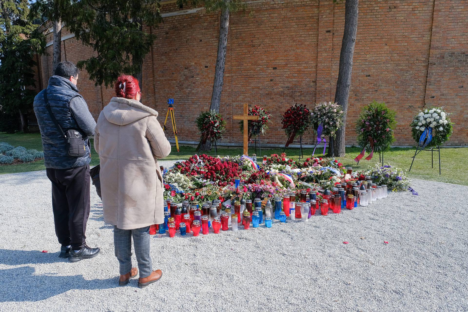 Tjedan dana nakon Bandićevog sprovoda: 'Svake minute netko mu na grobu zapali svijeću'