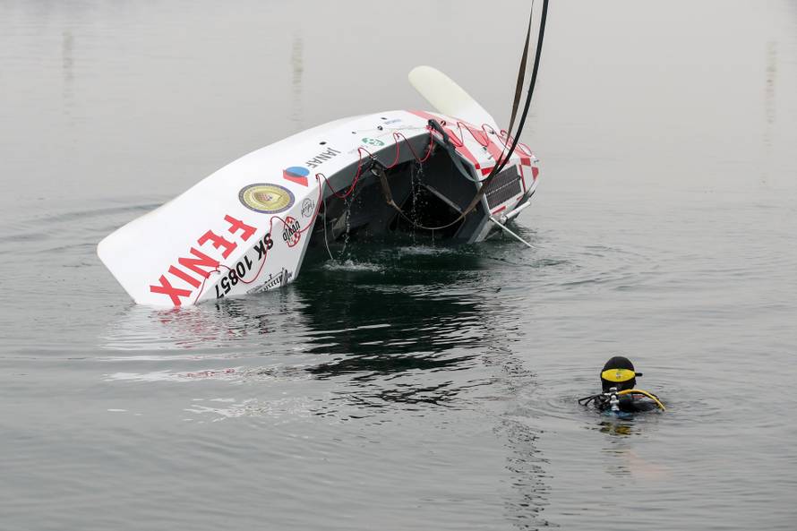 Zagreb: Održana svečanost porinuća i blagoslova čamca Fenix kojim će hrvatski branitelji preveslati Atlantik