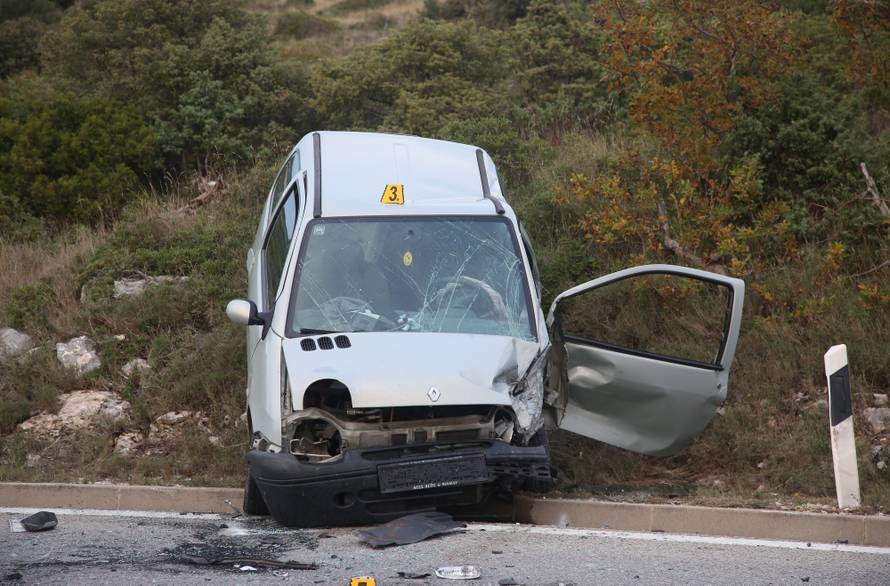 Krš i lom na ulazu u Šibenik: BMW bez pola prednjeg dijela