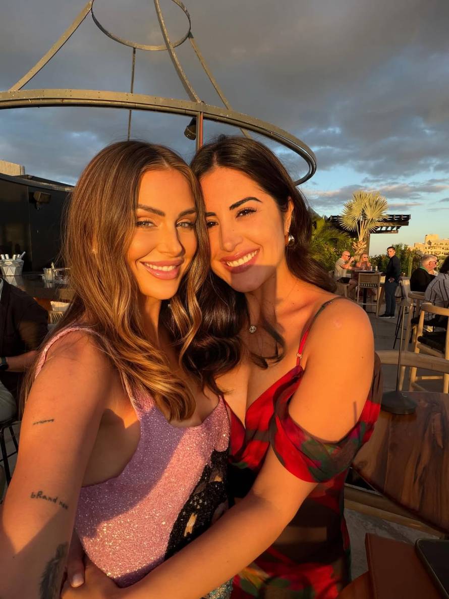 FOTO Reality zvijezde pozirale zajedno gole pod tušem: 'Ova objava će slomiti internet...'