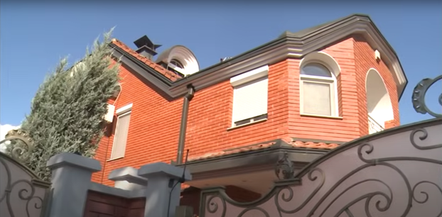 Sve pršti od luksuza: Lepa Brena prodaje vilu Aleksandri Prijović. Evo kako izgleda raskošna kuća