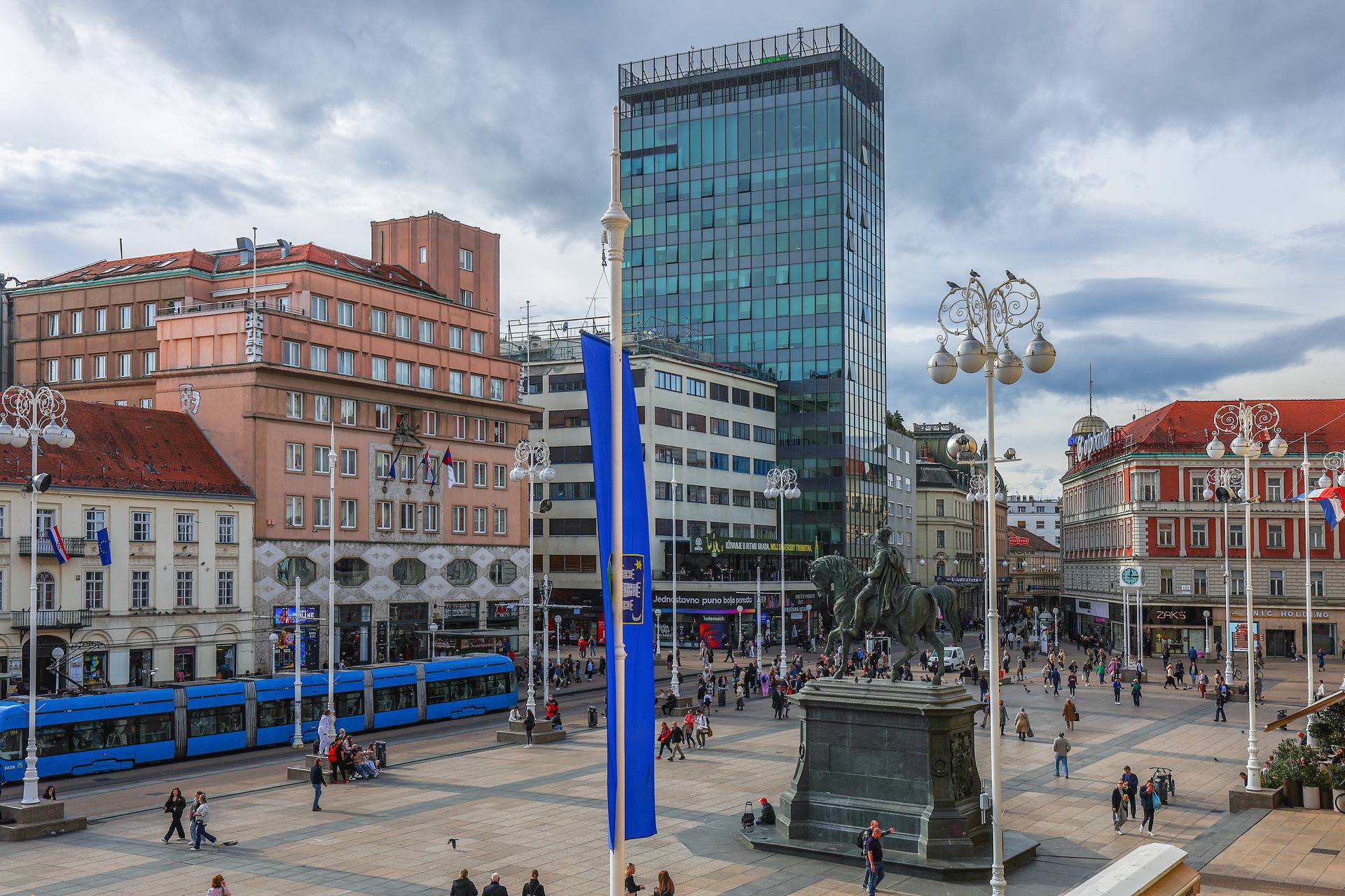 Zagreb: Pogled na Trg bana Josipa Jelačića