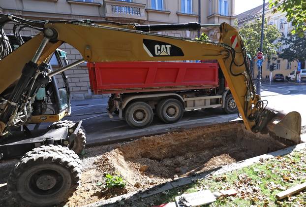 Zagreb: Postavljaju se podzemni spremnici za otpad