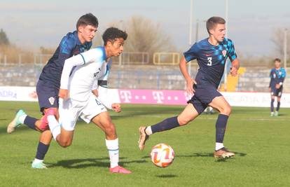 Odgođena odlučujuća utakmica u-17 momčadi Hrvatske i Italije zbog kiše. Evo kad će se igrati