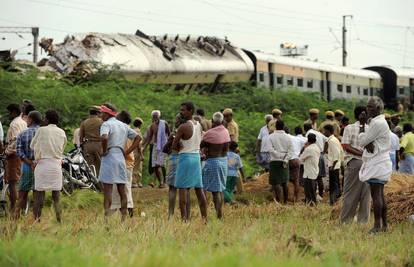 Tragedija u Indiji: Najmanje 15 poginulih u sudaru dva vlaka  