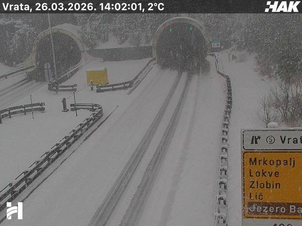 FOTO Dramatično stanje na autocestama, gusti snijeg i dalje pada. Evo koliko ga ima dosad