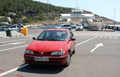 Slovenac parkirao pred trajekt, blokirao promet kod Jablanca 