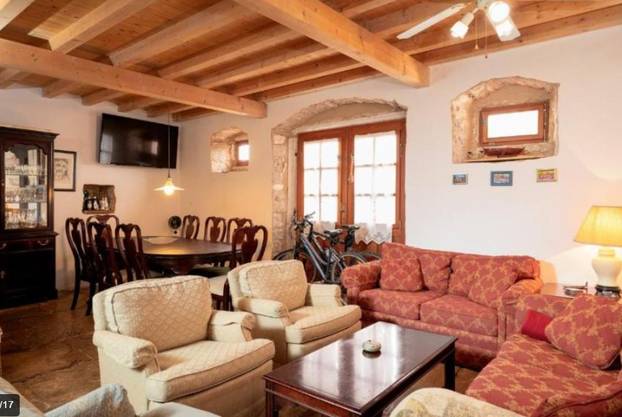 FOTO Rijetka prilika! Kamena kuća u srcu Starog Grada Hvara interijerom oduzima dah