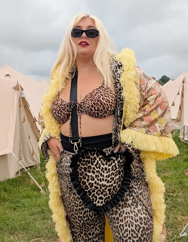 FOTO Fotkala se uz Arsenalovu zvijezdu, 'pobrkali' su je za njegovu djevojku: 'Odvratni ste'