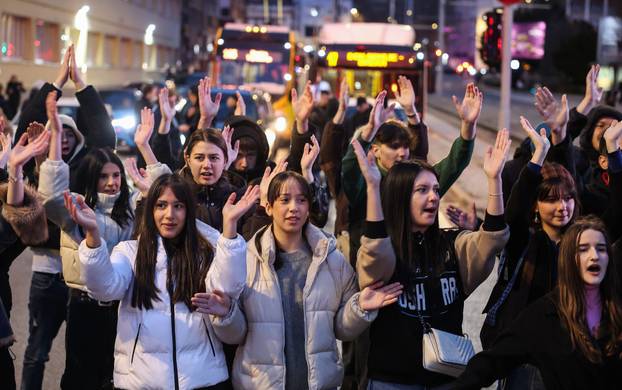 Sarajevo: Prosvjed nakon stravične tramvajske nesreće produžio se i na večernje sate