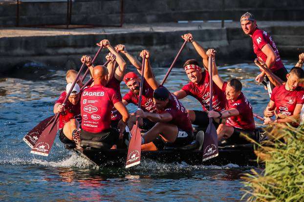 Prolazak Maratona lađa kroz Rogotin uz bakljadu