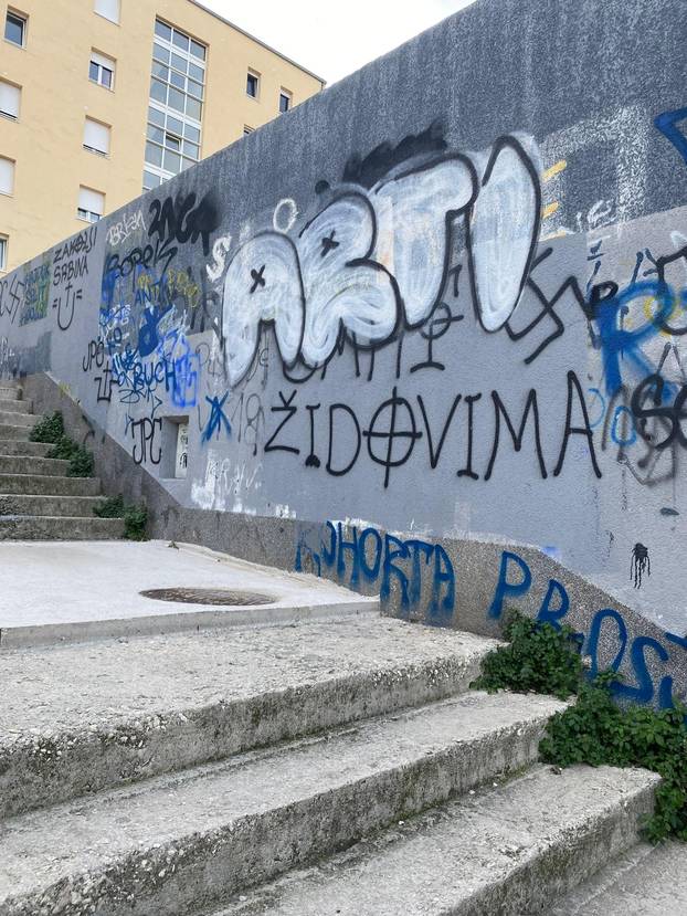 ODVRATNO! Zid mržnje na 'Putu mira': Ovo su ulice u Solinu i Splitu. Pune nacističkih znakova