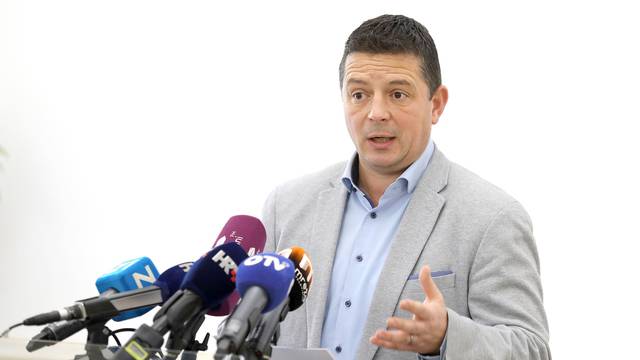 Stojak prozvao Milana Bandića zbog neodgovornog ponašanja