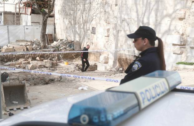 Split: Na radnika pala kamena gromada te ga priklještila, prevezen je u bolnicu