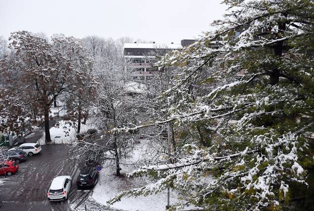 Sisak se probudio prekriven snijegom