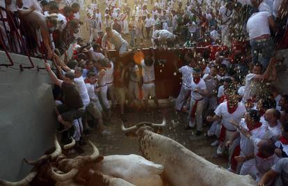 Pamplona: U trećoj je utrci bikova ozlijeđeno dvoje ljudi