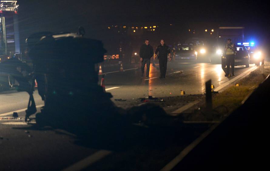 Naletjeli na prikolicu: Poginuli vozač i suvozač iz automobila