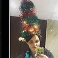Kuglice u kosi: Novi blagdanski hit je frizura kao božićno drvce