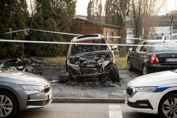 Zagreb: U Zapruđu u potpunosti izgorjela kamp prikolica, požar zahvatio i susjedna vozila