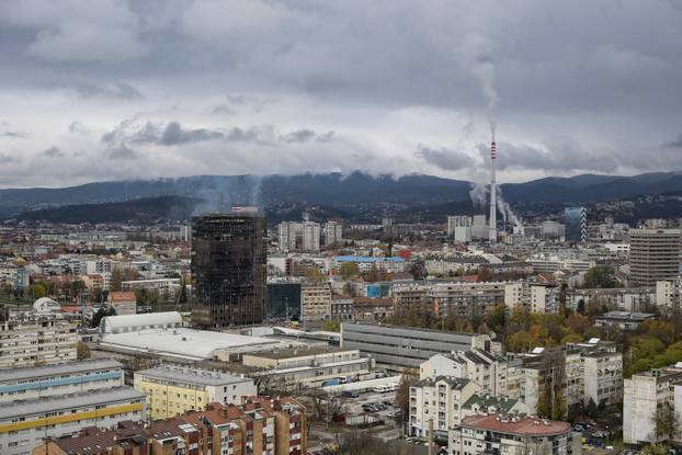 Zagreb: Pogled na izgoreni Vjesnikov neboder 