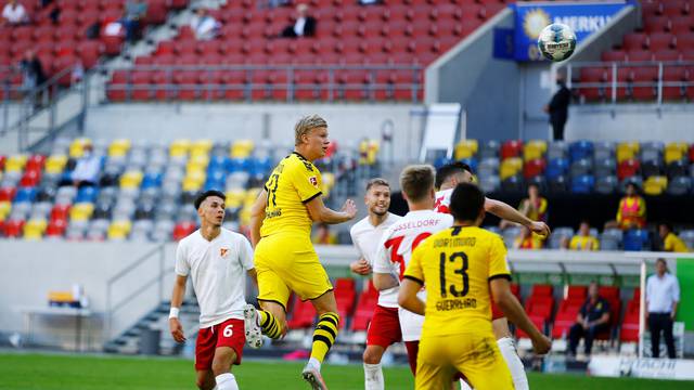 Bundesliga - Fortuna Dusseldorf v Borussia Dortmund