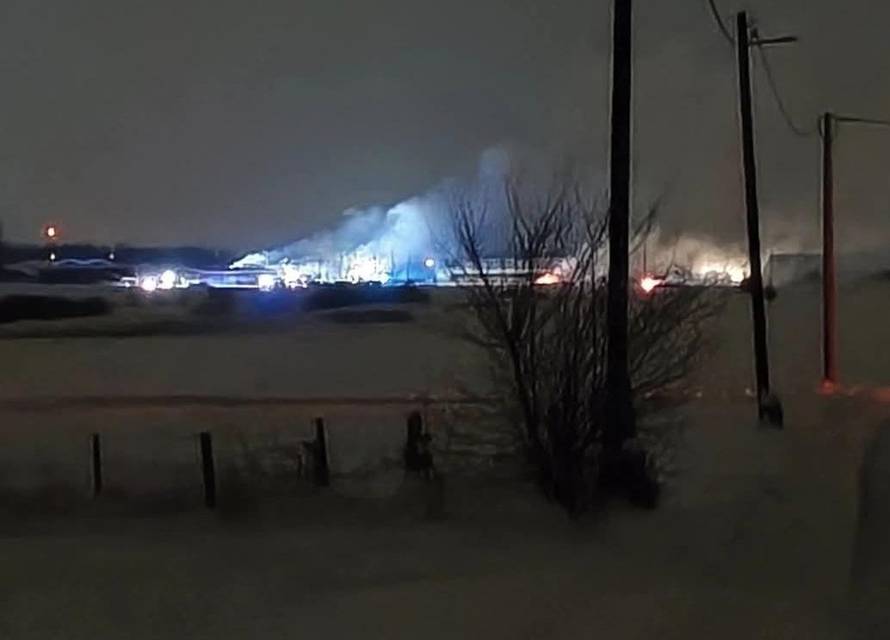 I dalje gori OPG kraj Vrbovca! 'Oprema se ledi, dim je strašan. Valjda ćemo do jutra uspjeti'