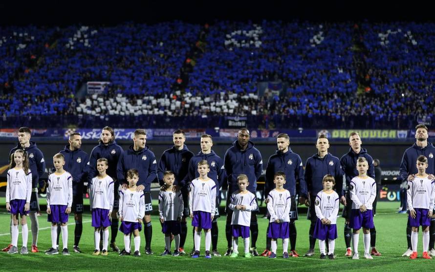 Čudesna koreografija navijača Dinama: Pogledajte fotografije