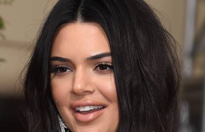 Kendall Jenner ne mari zbog kritika na račun svog tena