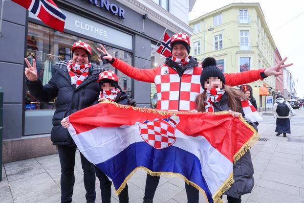 FOTO Malo nas je, al' nas ima! Hrvatske pjesme ore se centrom Osla, naši navijači se skupljaju
