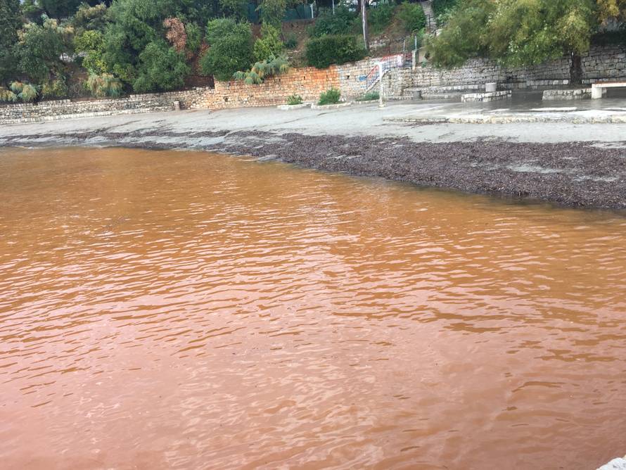 Jaka kiša napravila "fontanu" u Dioklecijanovim podrumima