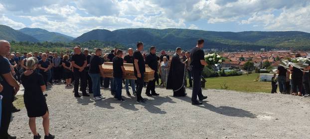 FOTO TUGA U KOTOR VAROŠU Pokopali Draganu (34) koja je poginula u buktinji kod Omiša