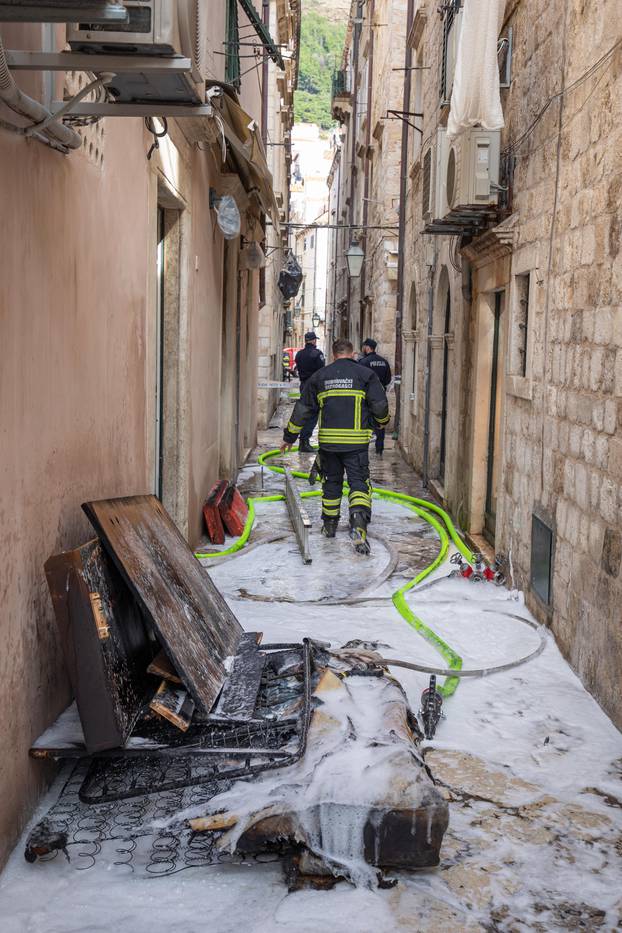 Dubrovnik: U staroj gradskoj jezgri došlo je do požara