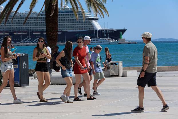 Split: Brojni mladi u centru uoči početka festivala Ultra