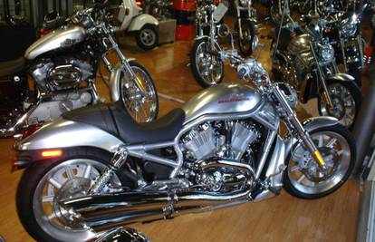 Harley Davidson povlači oko 308.000 motocikala zbog kvara