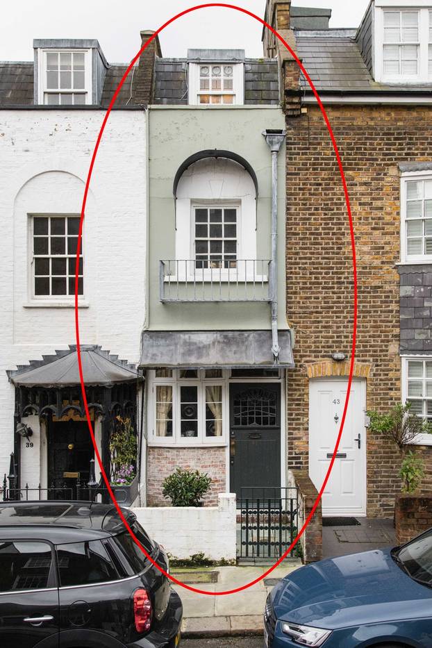 London&rsquo;s second narrowest home at 7ft wide on market for whopping &Lstrok;1.2m despite tiny size