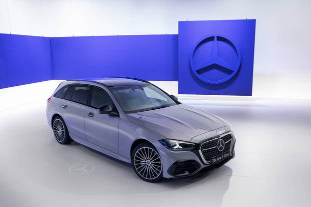 Vertraute Stärke auf einem neuen Niveau: Die neue Mercedes-Benz C Klasse bleibt sich treu – und wächst über sich hinausThe new Mercedes-Benz C-Class: Refined strength. Trusted continuity.