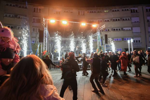 Čakovec: Doček Nove Godine uz bend Dobre vibracije i svjetlosni show
