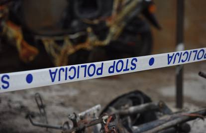 Mladić (24) poginuo u Karlovcu, motociklom naletio na kamenje i zabio se u radni stroj uz prugu