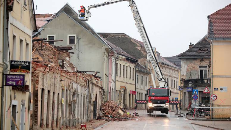 Splitska policija je za stradale u potresu kupila 65 grijalica
