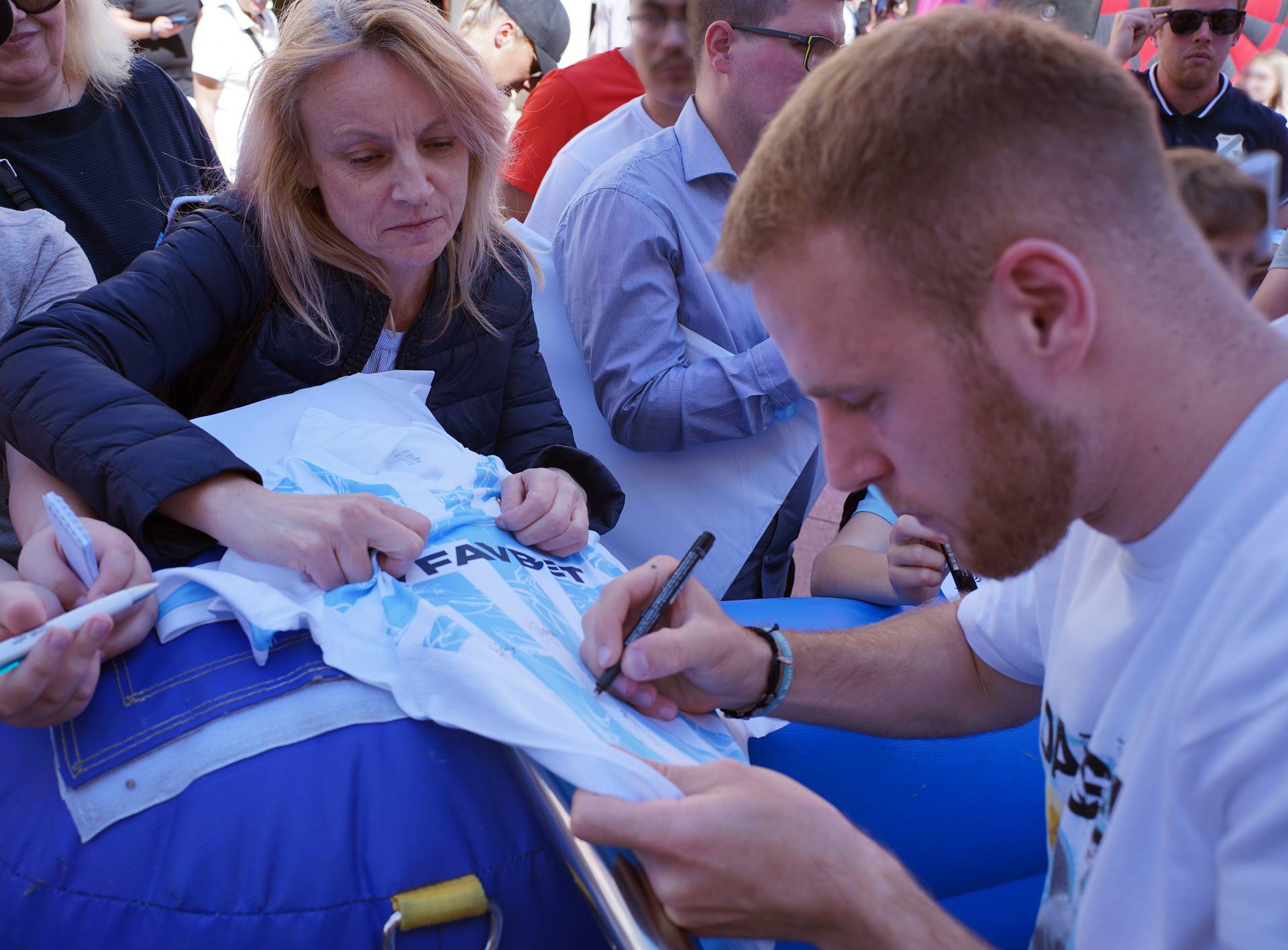 Igrači NK Rijeke razveselili su svoje fanove na Favbetovom Meet&Greet eventu u Rijeci