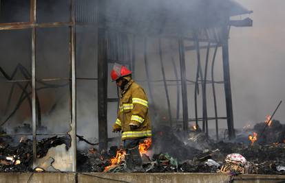 Više od 600 trgovina izgorjelo u Kabulu, nitko nije ozlijeđen