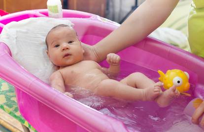 Ne pretjerujte: Često kupanje može naštetiti dječjoj koži