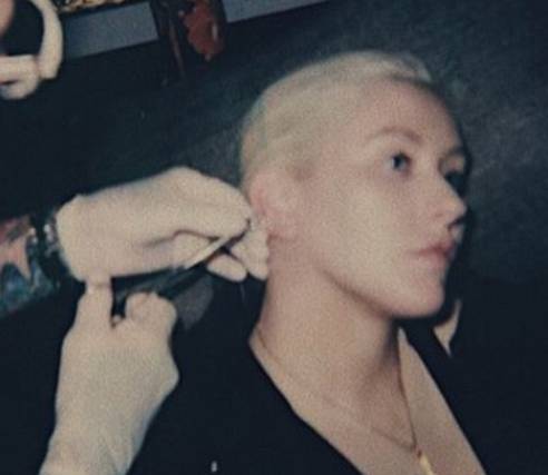 Aguilera 'bušila' uho i pokazala kako izgleda bez šminke na licu