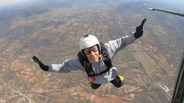 Ibrahim (86) iz Tuzle  najstariji je aktivni padobranac u Europi: I liječnici se dive mojoj formi...