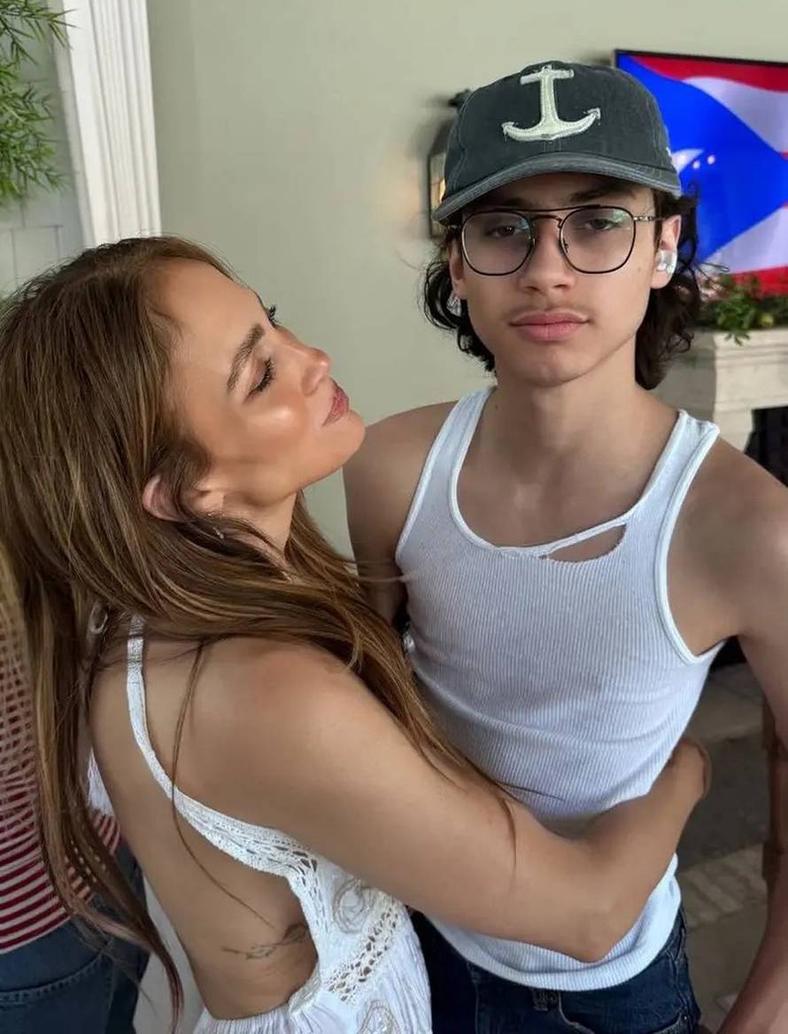 J.Lo izmijenila tetovažu kojom je slavila ljubav s Affleckom?