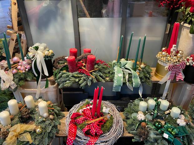 FOTO Pogledajte kakvih sve vjenčića ima po Zagrebu, neki 'dizajnerski' dođu i 400 eura