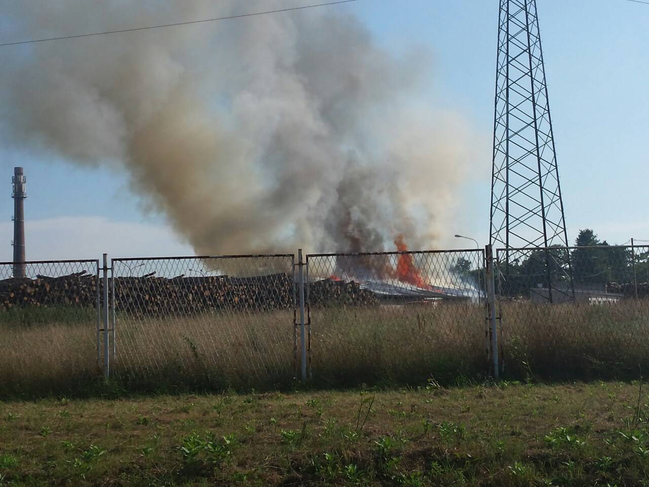 Veliki požar u Belišću: Gorilo skladište, šteta 200.000 eura