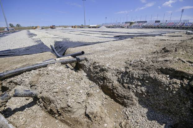 Velika Gorica: Radovi na promjeni travnjaka na stadionu Gorica 