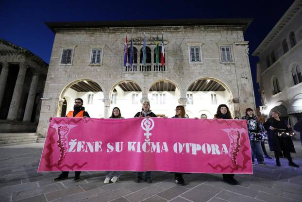 Pula: 4. Noćni marš u Puli pod parolom Žene - kičma otpora